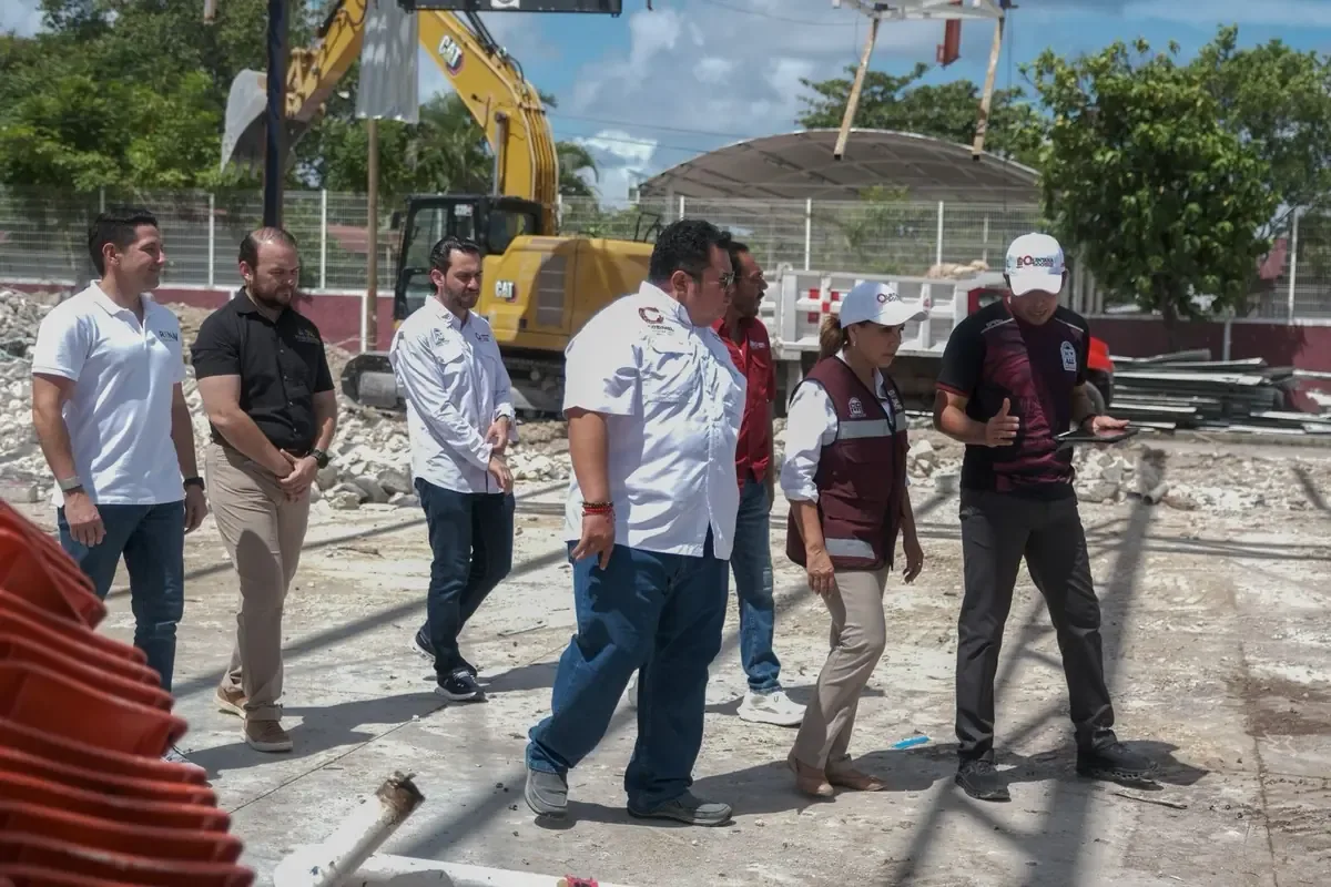 La nueva construcción ampliará la capacidad deportiva y los espacios multifuncionales para la comunidad cozumeleña.