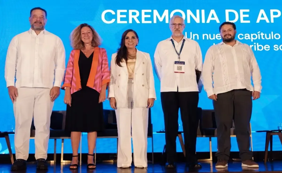 La gobernadora de Quintana Roo destaca la importancia de transformar el sargazo en soluciones económicas.