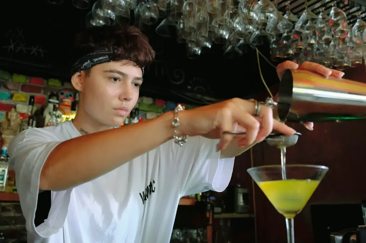 El nuevo lugar propone una experiencia gastronómica nocturna única, combinando cocina mexicana e internacional.