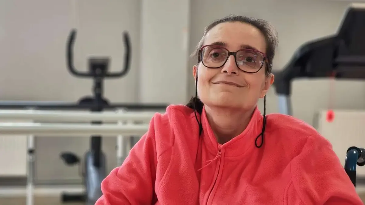La historia de María Varela refleja cómo afrontar la esclerosis múltiple con apoyo familiar y comunitario.
