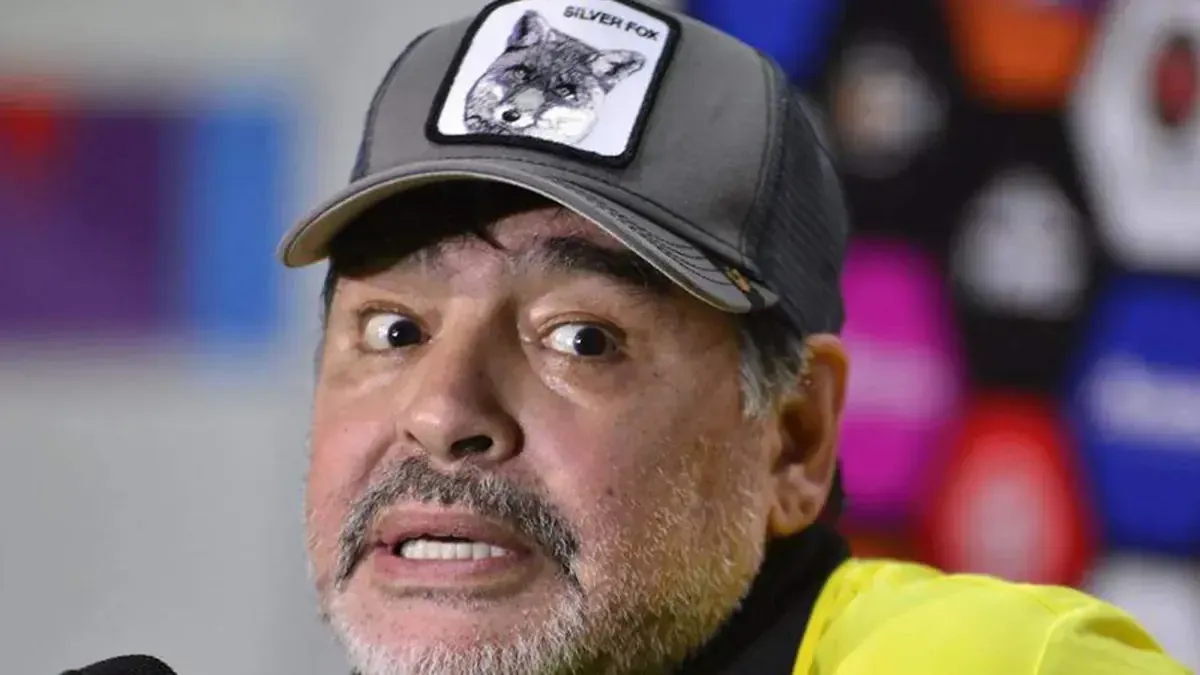 La salida de Islas y la falta de refuerzos presionan la permanencia de Maradona en el equipo sinaloense.