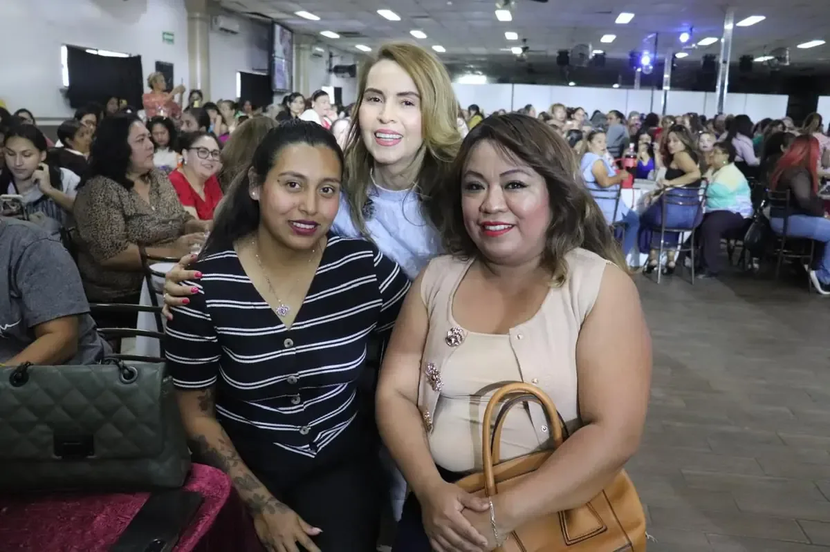 La diputada organizó un emotivo evento para reconocer a las madres de la ciudad.