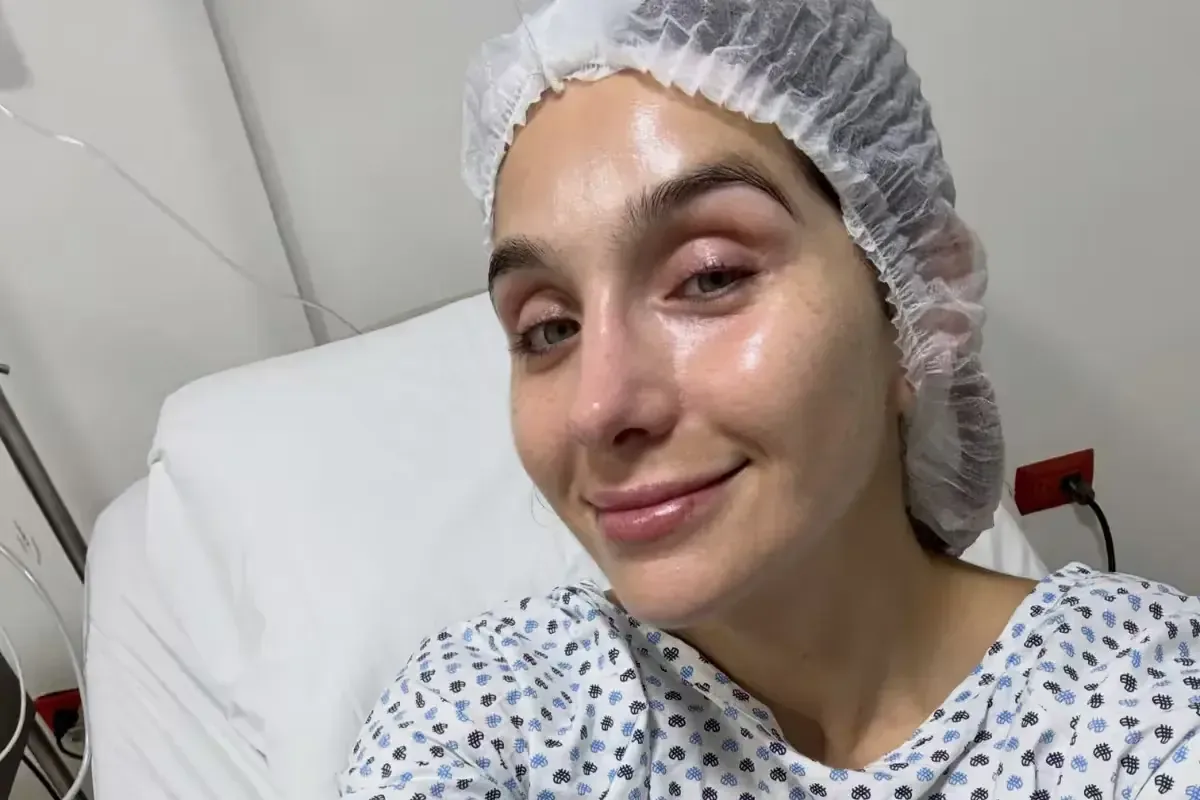 La conductora enfrenta una complicada recuperación luego de una cirugía de seis horas.