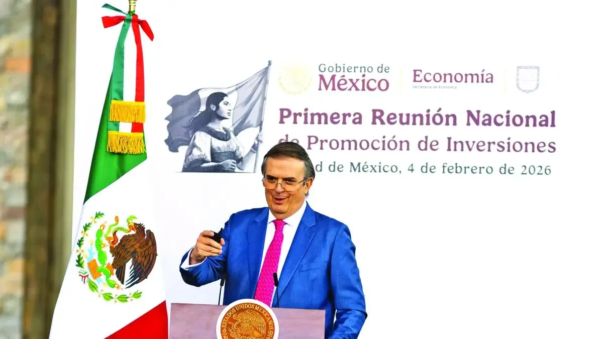 Marcelo Ebrard destaca la cifra récord de inversión durante la reunión en el Museo Nacional de Antropología.
