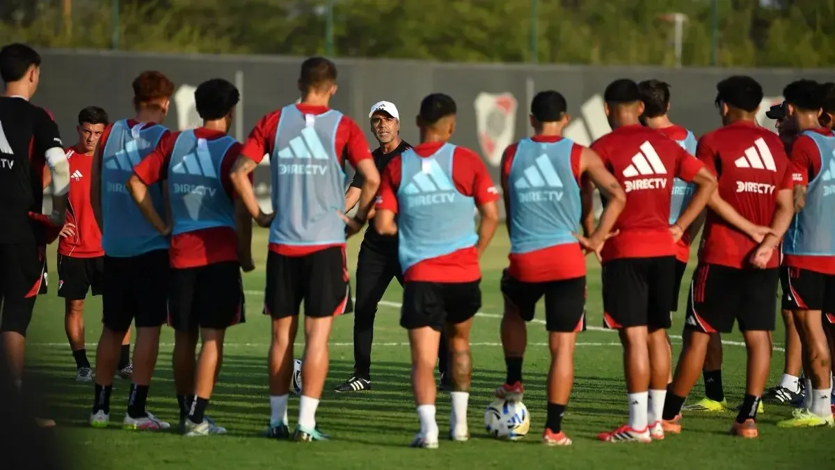 Marcelo Escudero dirige interinamente al equipo en un crucial encuentro.