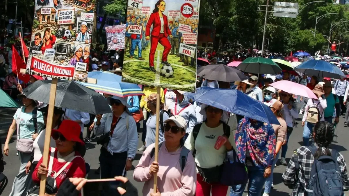 La protesta busca reformas laborales y educativas, causando severas afectaciones viales hoy.
