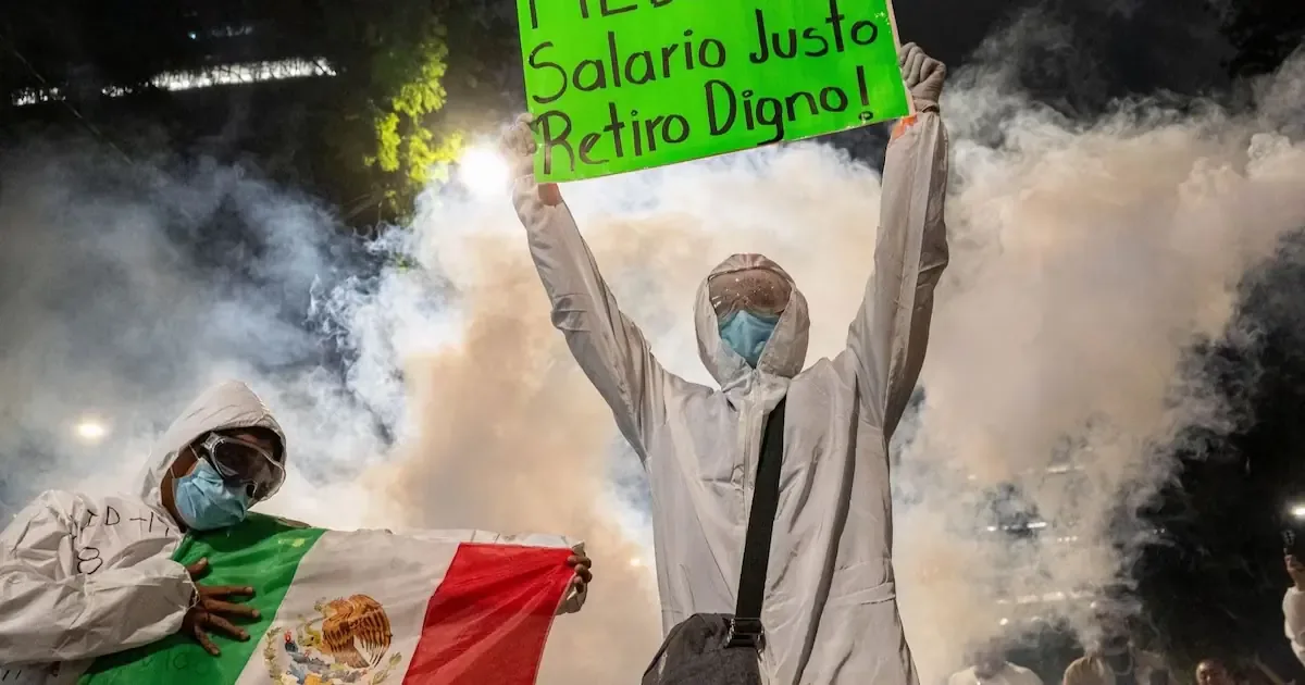 Más de 10 mil trabajadores del IMSS se movilizan en busca de mejoras salariales y renovación sindical.