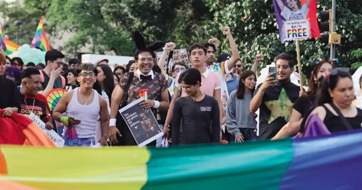 Organizaciones LGBTTTIQAP+ resaltan la importancia de preservar la tradición en medio de eventos deportivos.