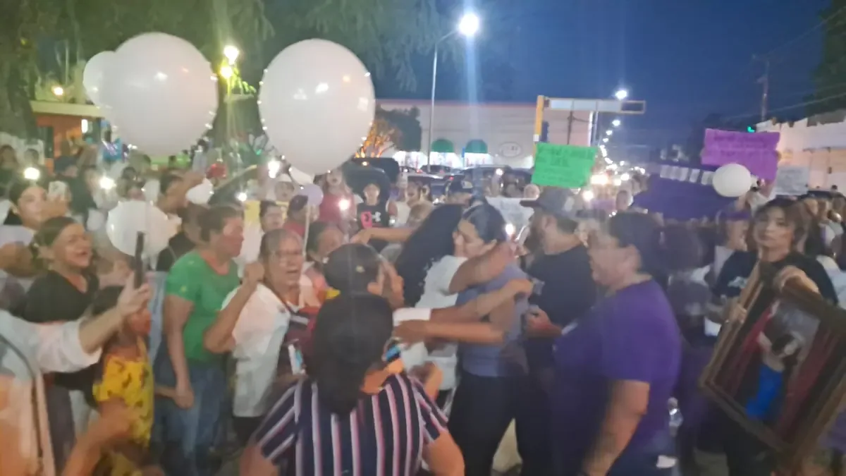 La comunidad de Xicoténcatl se une en una marcha por justicia y en memoria de Dafne Zapata.