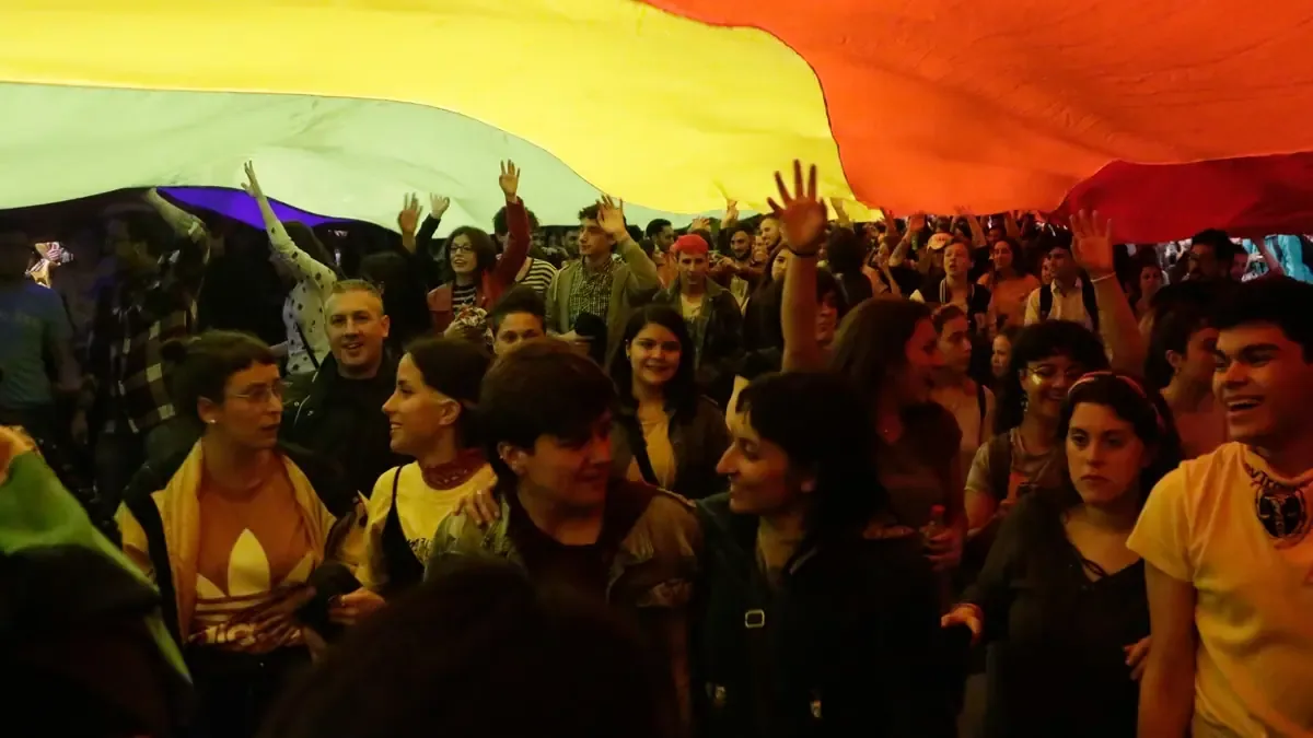 La movilización busca visibilizar la lucha por los derechos LGBTIQ+.