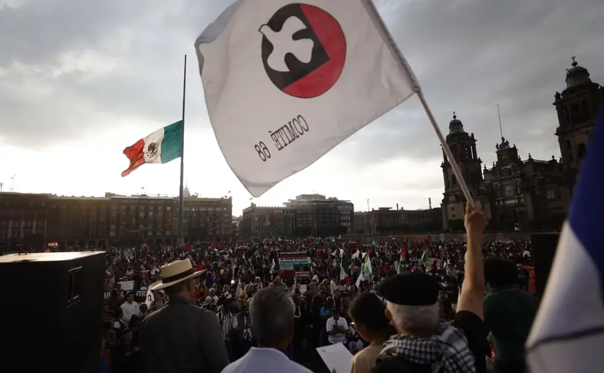 La movilización busca mantener viva la memoria del movimiento estudiantil y exigir justicia por los caídos.