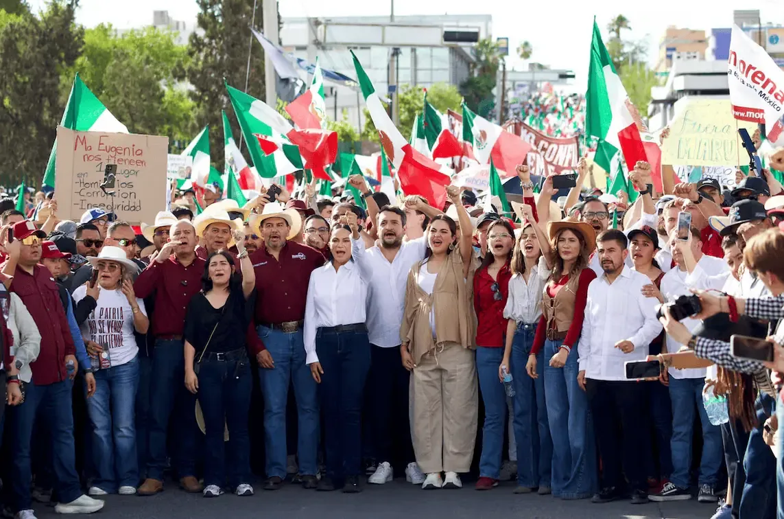 Militantes de Morena protestan por la gobernadora de Chihuahua tras acusaciones de la CIA.