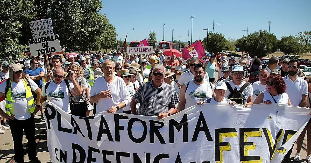La protesta busca mantener el ferrocarril activo y rechazar el desvío a autobuses.