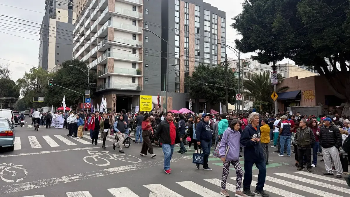 Marchas del Sindicato Mexicano de Electricistas reclaman derechos laborales y afectan la circulación en el centro.