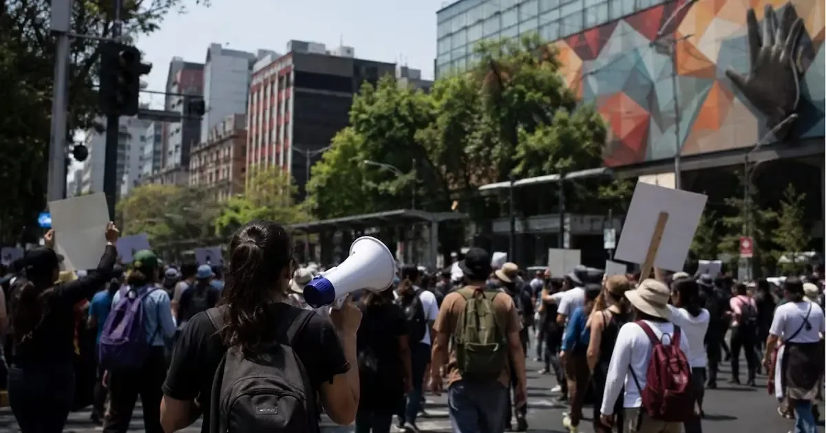 La ciudad enfrenta diversas protestas, rodadas ciclistas y eventos culturales que afectarán la movilidad.