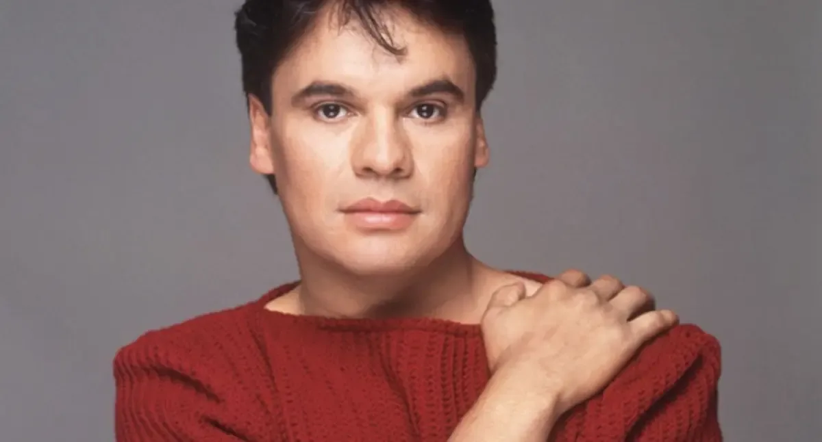La música de Juan Gabriel resuena en un evento deportivo estadounidense, uniendo a la afición mexicana.