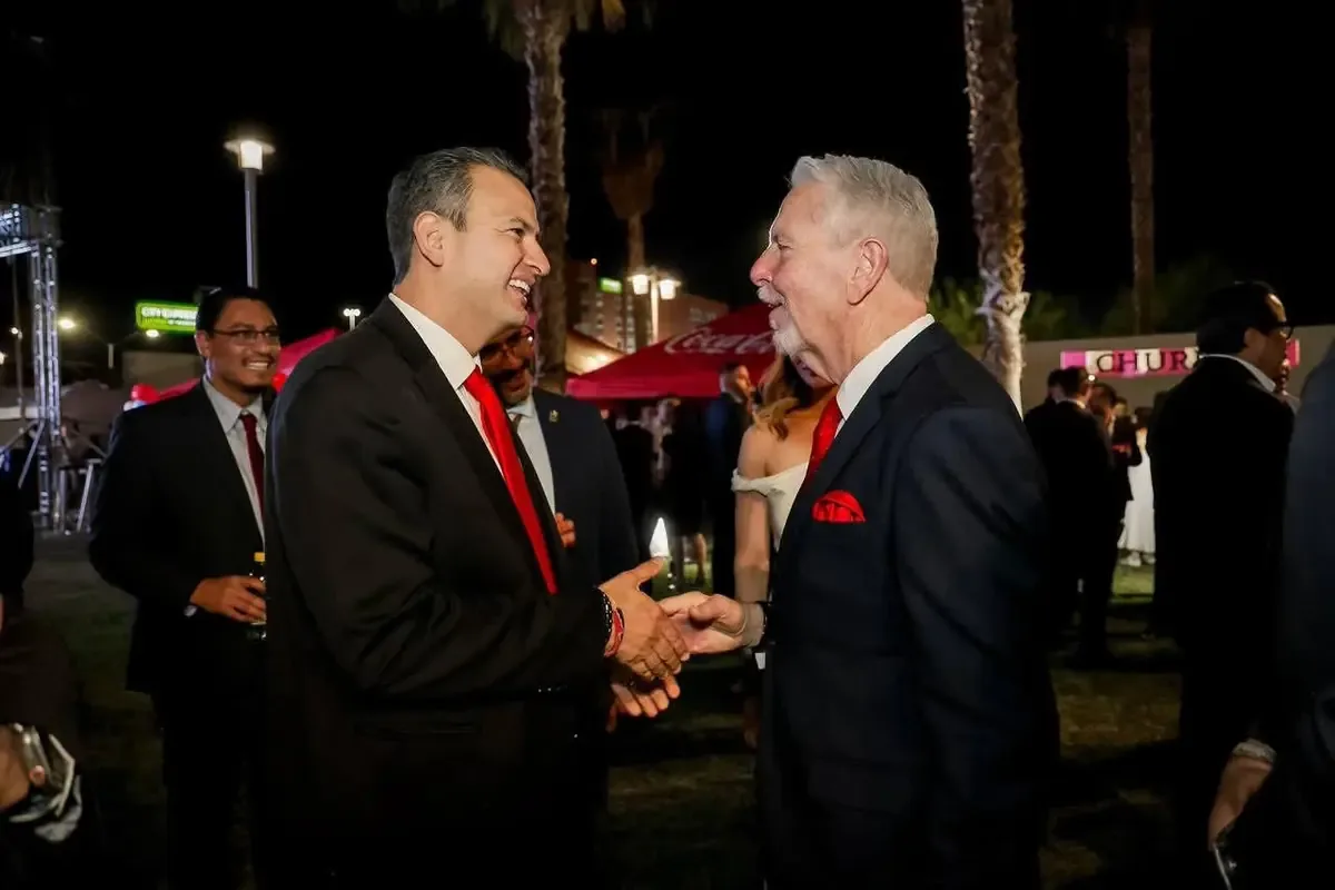 El alcalde subraya la importancia del diálogo entre México y Estados Unidos en el evento conmemorativo.