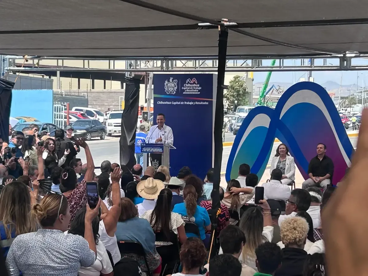 El alcalde defendió la inversión pública en infraestructura durante la inauguración de un nuevo paso superior.