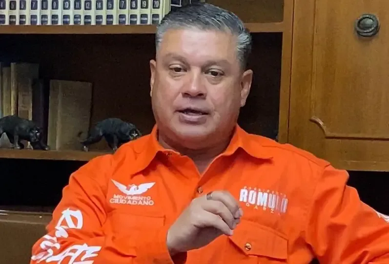 El líder de Movimiento Ciudadano cuestiona la detención de Rómulo Garza por considerarla un exceso político.