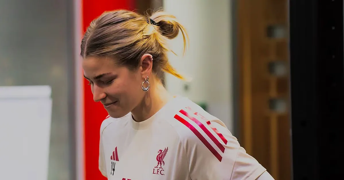 Marie Höbinger del Liverpool comparte su experiencia tras el acoso.