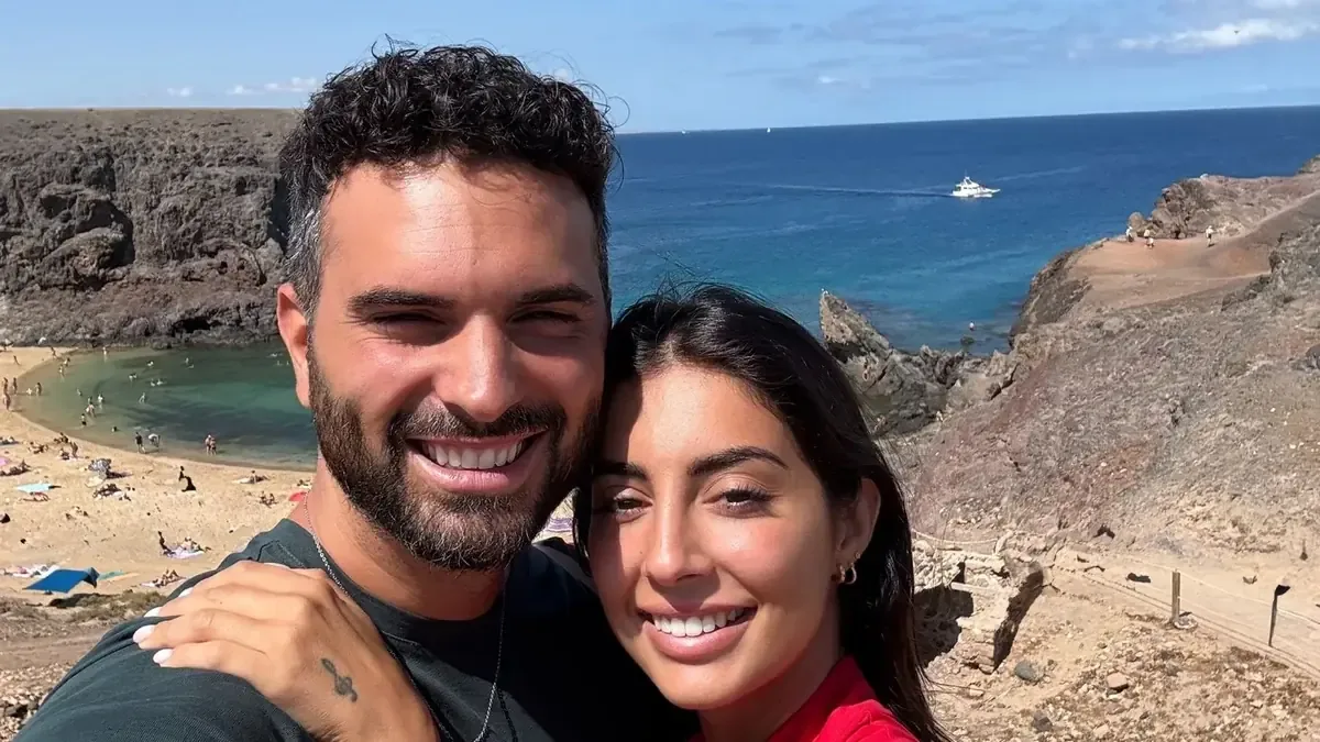 La pareja comparte su escapada a un destino idílico en las Islas Canarias.