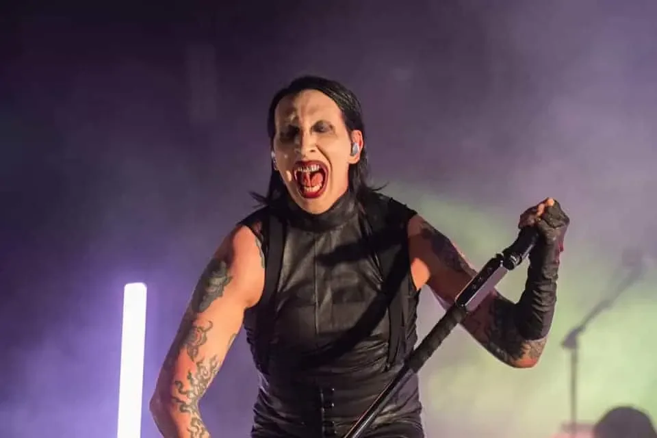 Marilyn Manson enfrentando la justicia por nuevas acusaciones de agresión sexual.