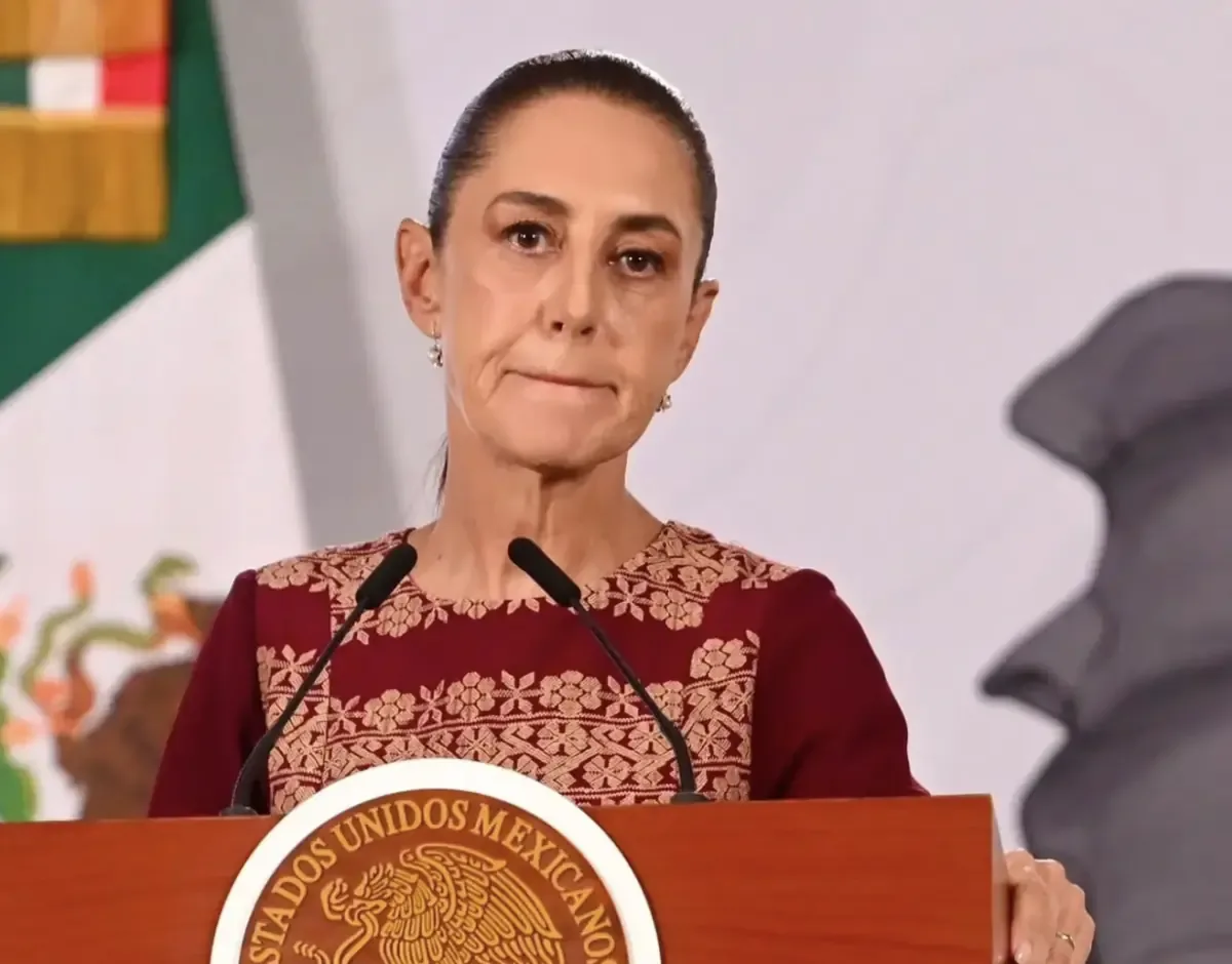 La gobernadora de Baja California se defiende de filtraciones y aclaraciones sobre su situación migratoria.
