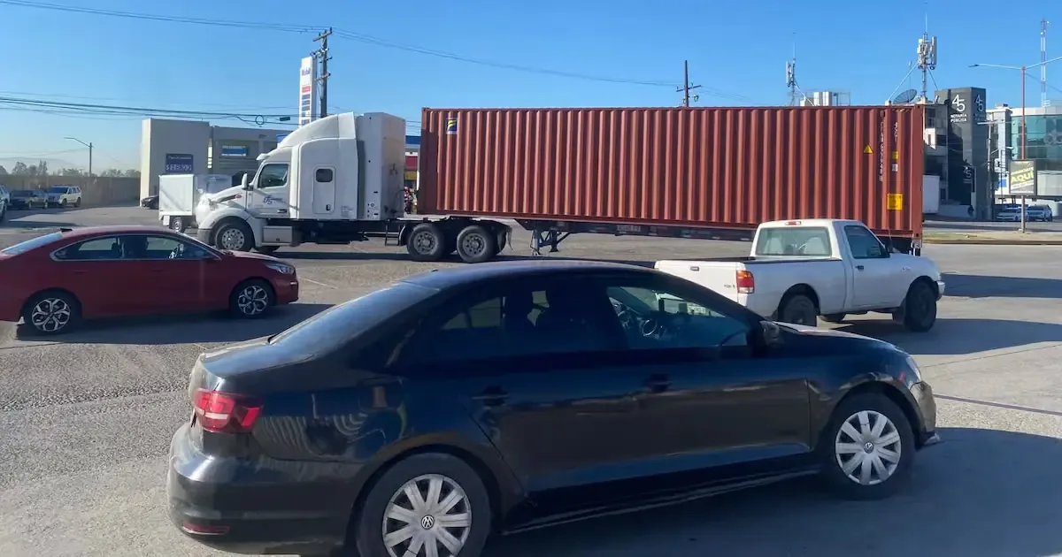 La movilización de los transportistas se relaciona con modificaciones en deducciones fiscales aplicadas por el Gobierno federal.