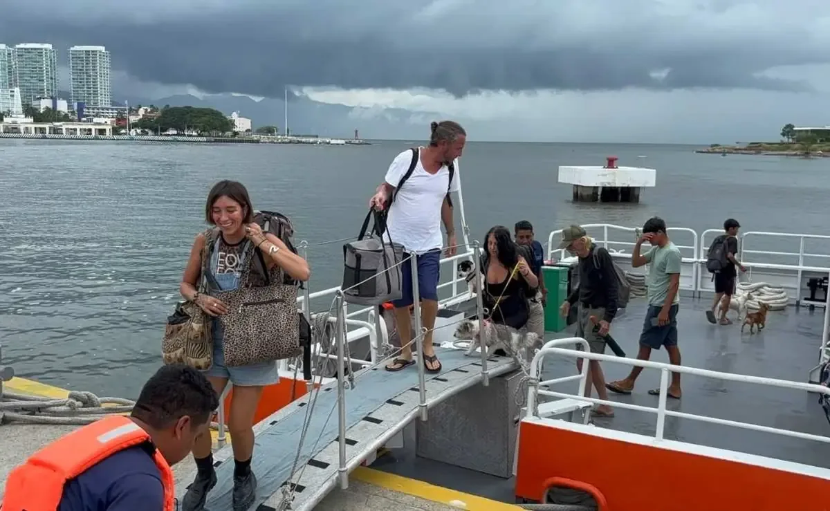 La evacuación se realizó para garantizar la seguridad de la población ante la amenaza del huracán.