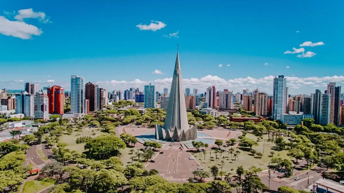 Maringá destaca por su planificación urbana y alta calidad de vida, atrayendo familias en búsqueda de progreso y bienestar.