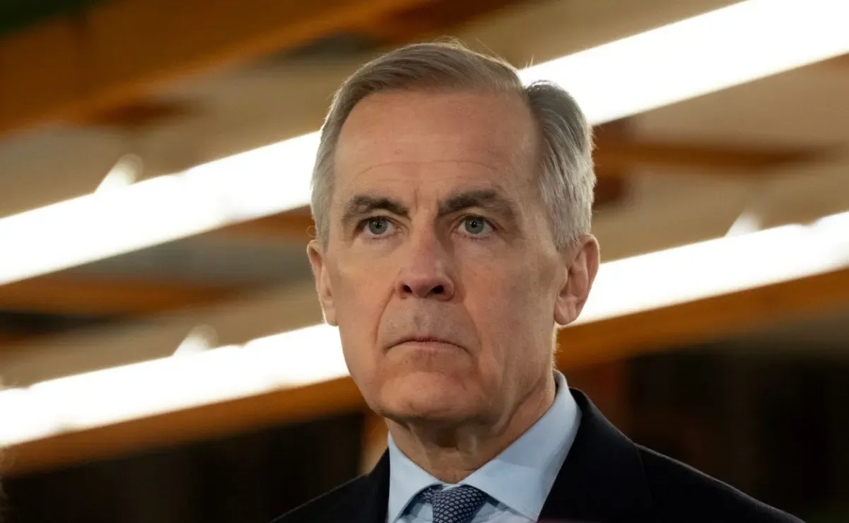 Mark Carney discute las amenazas arancelarias en Ottawa durante conferencia.