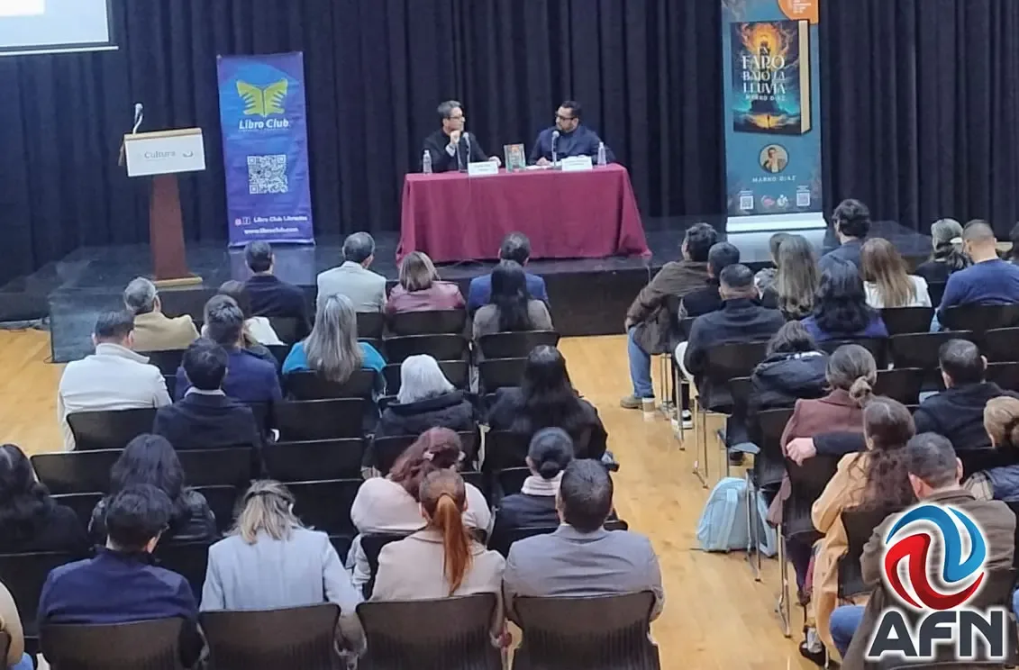 Marko Díaz durante la presentación de su libro en el Centro Cultural Tijuana.