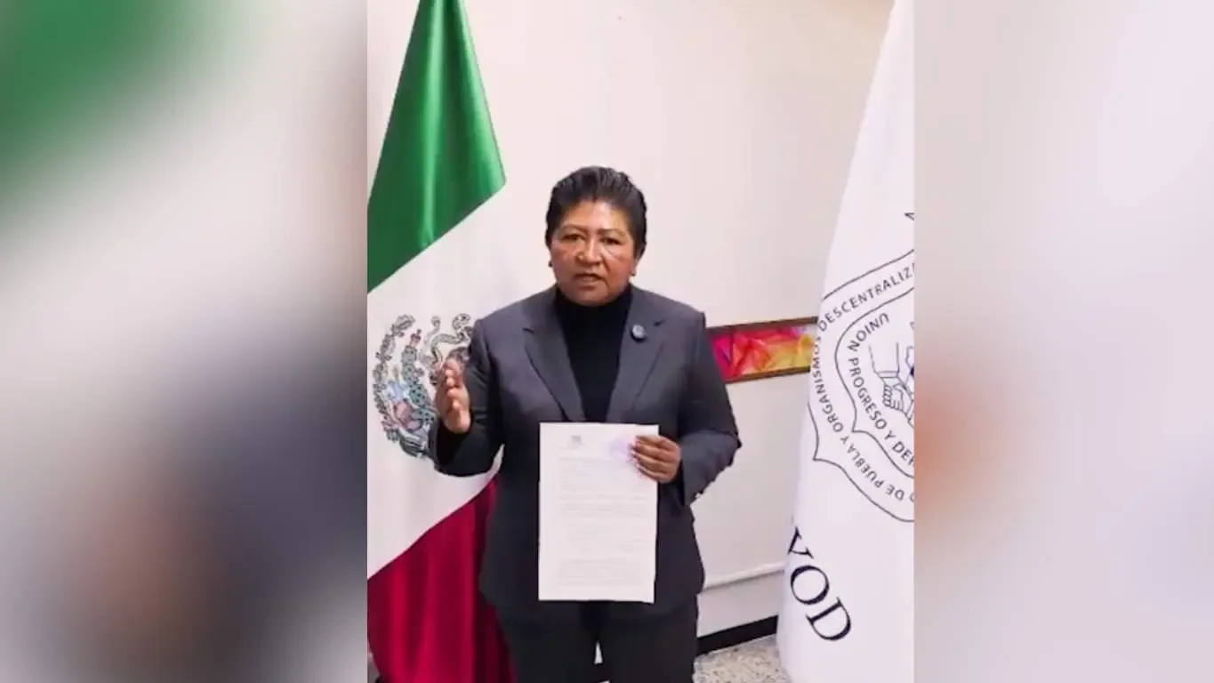 Martha Rodríguez Salinas celebra la validación de su dirigencia sindical en Puebla.