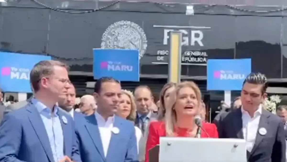 La gobernadora de Chihuahua comparece ante la FGR y denuncia persecución política.