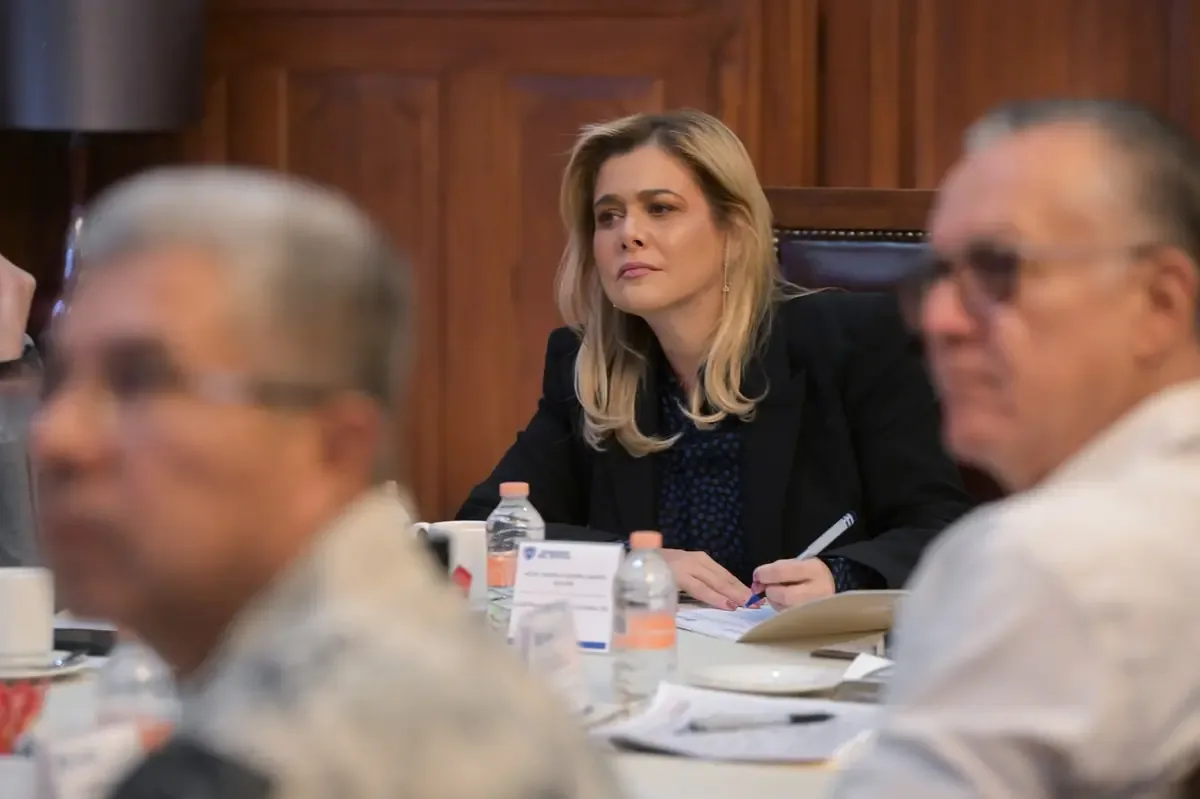 La gobernadora de Chihuahua asegura que su administración actúa conforme a la ley, en medio de una investigación federal.