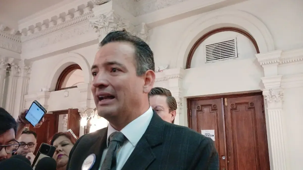 La gobernadora de Chihuahua critica al Gobierno Federal por intentos de fabricar casos en su contra.
