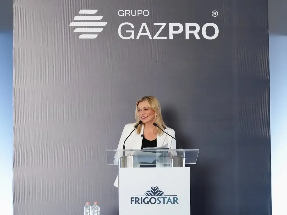 La Gobernadora de Chihuahua enfatiza la colaboración entre el sector empresarial y la sociedad para impulsar el crecimiento económico.