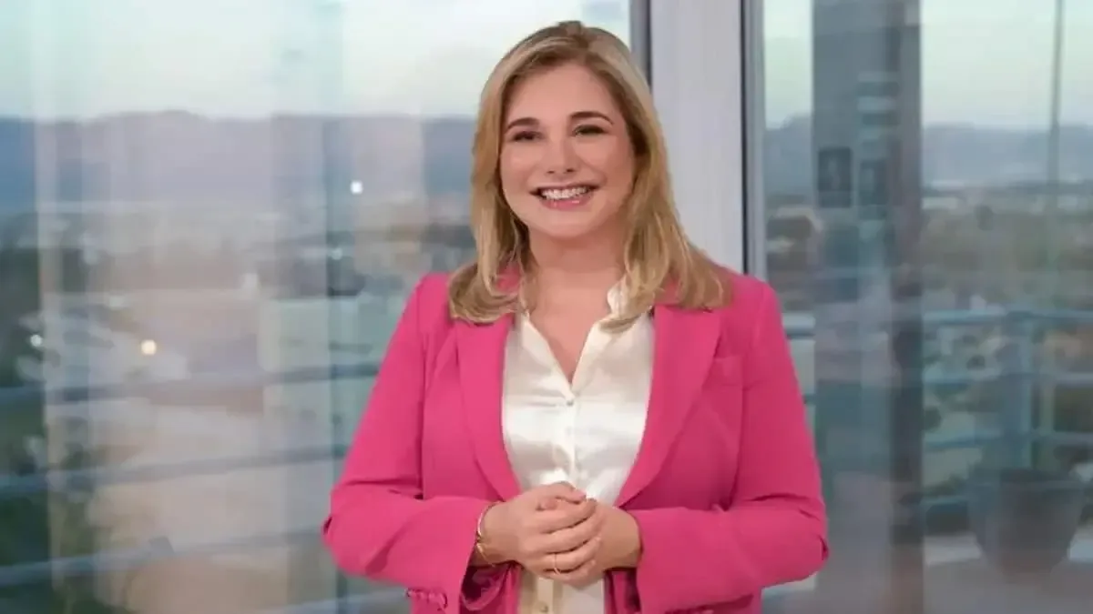 La gobernadora de Chihuahua no se presentará al llamado de la Fiscalía, argumentando actividades en la Ciudad de México.