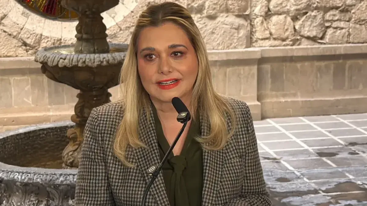 La gobernadora busca fortalecer al partido justo cuando enfrenta críticas y la sombra del exfiscal.