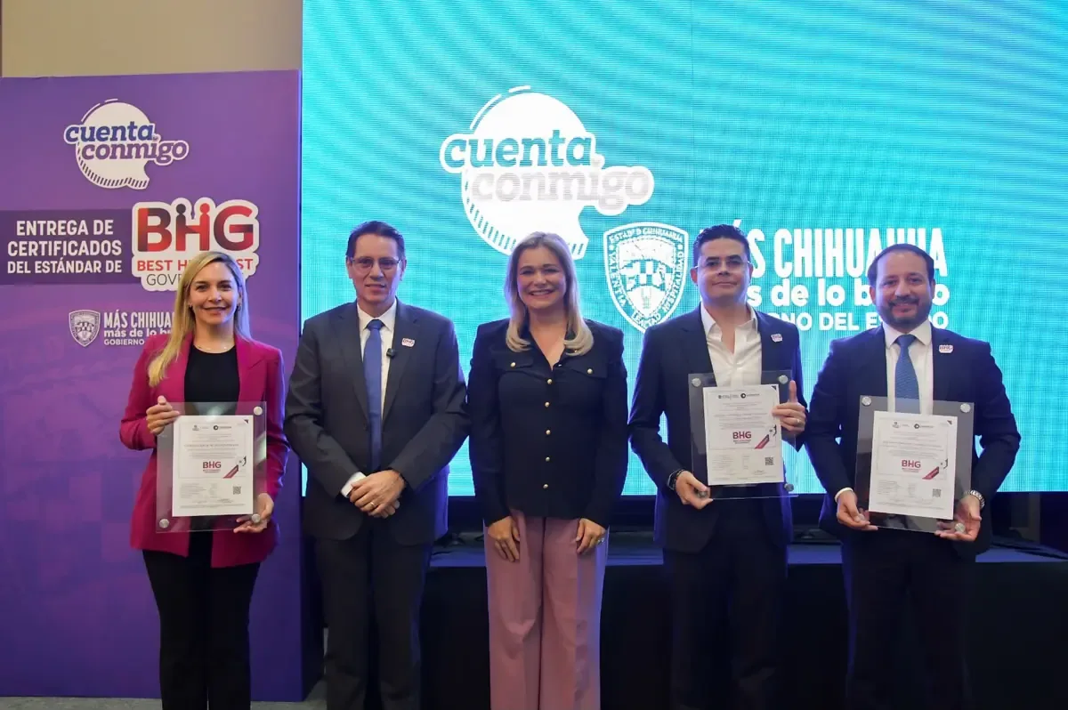 La gobernadora entrega certificados BHG a dependencias que mejoran el servicio público.