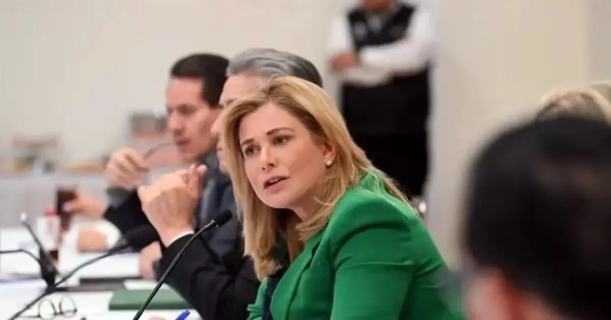 La gobernadora de Chihuahua asegura que su gestión continúa pese a no estar en el Palacio de Gobierno.