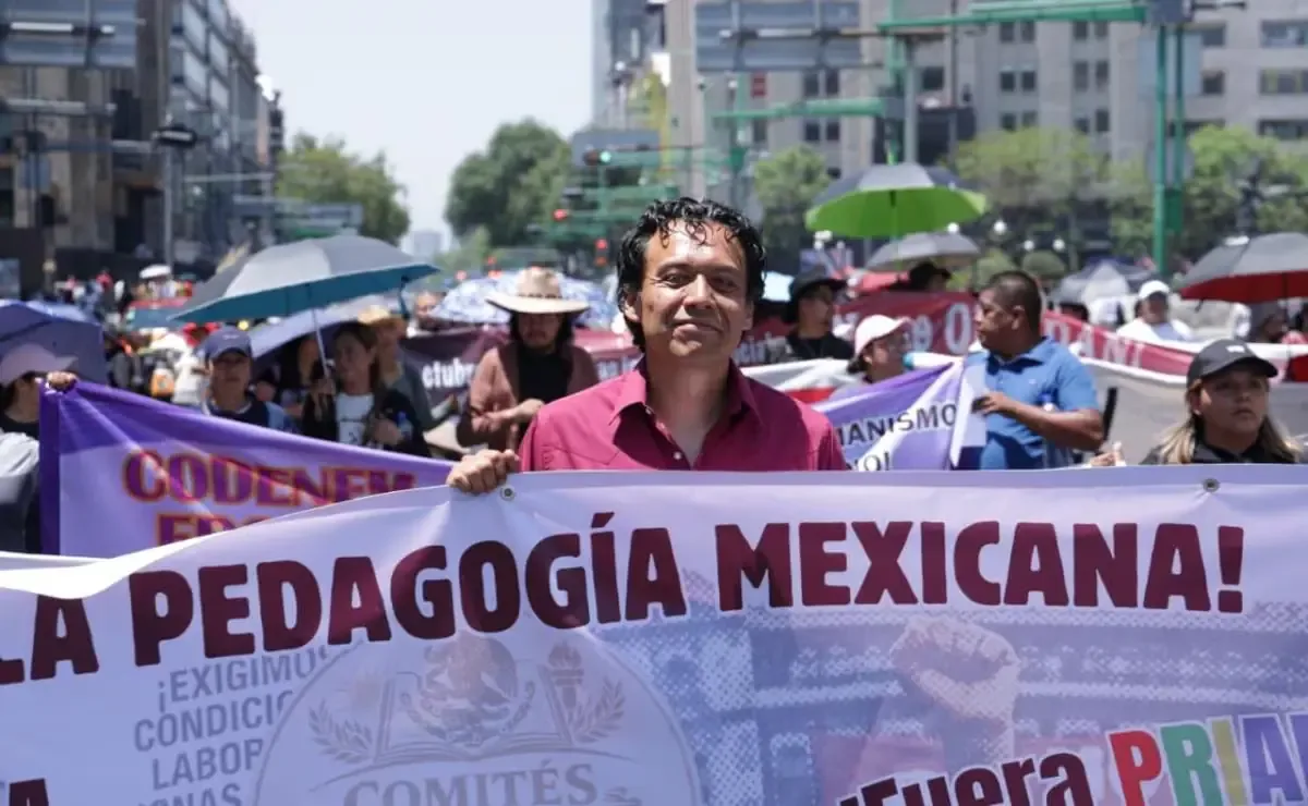 El exfuncionario señala que los acuerdos beneficiarán a trasnacionales y perjudicarán a la educación mexicana.