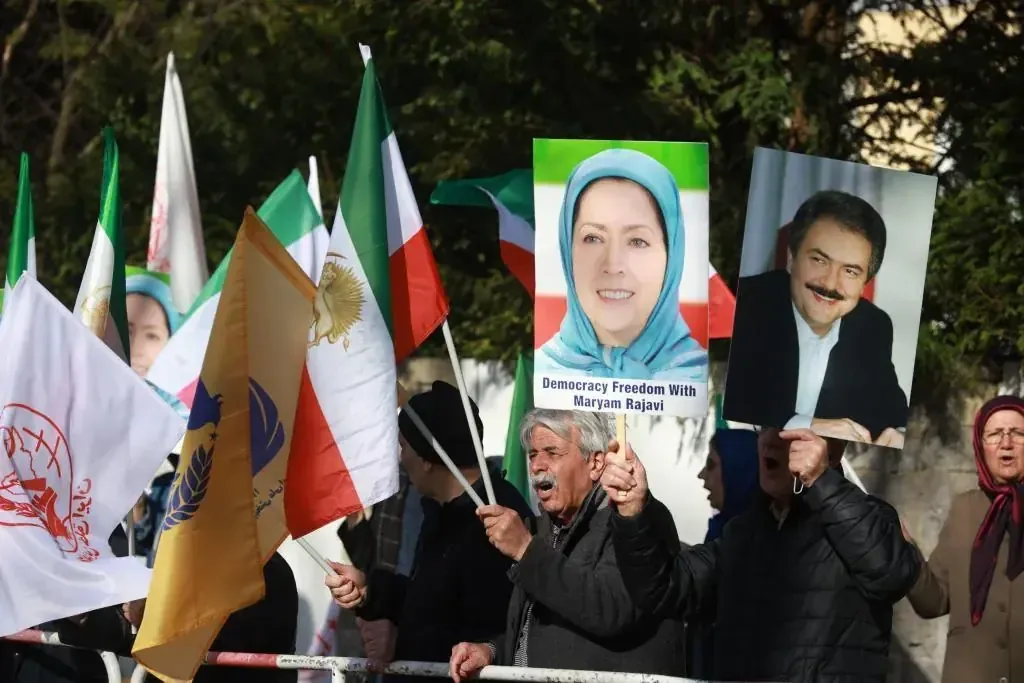 Maryam Rajavi, del CNRI, llama a la formación de un gobierno democrático en Irán.