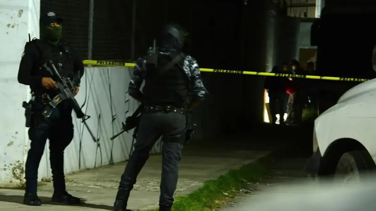 Un ataque armado durante la madrugada en Tehuitzingo ha conmocionado a la comunidad tras la muerte de diez integrantes de una familia.