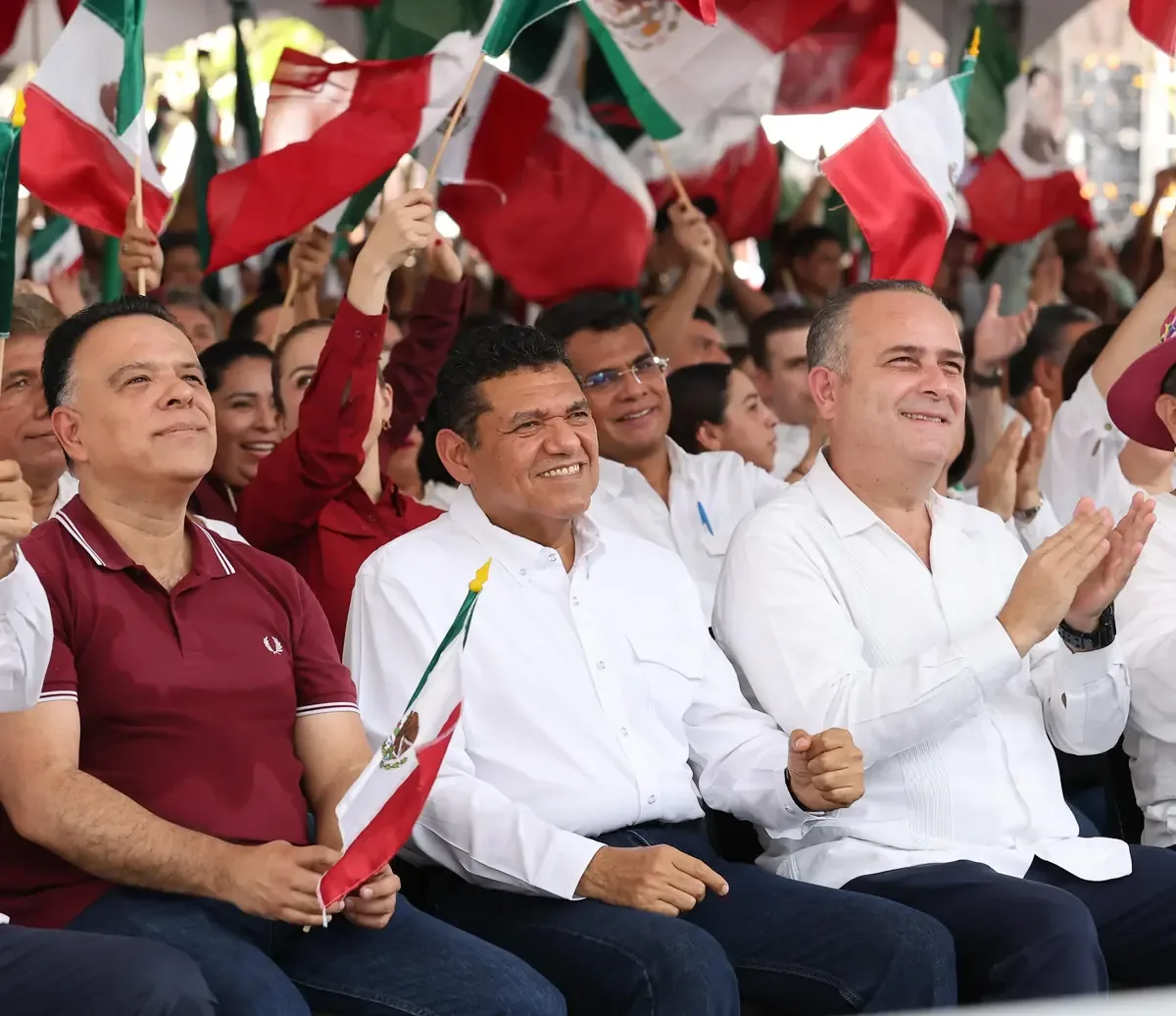 La Plaza de Armas de Villahermosa fue escenario de un acto político de respaldo al gobierno federal y estatal.