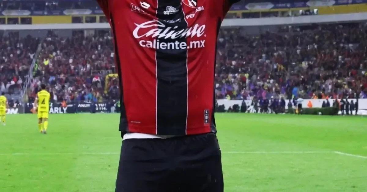 La inusual estrategia del delantero ex Atlas para incentivar a sus compañeros ha generado sorpresa y risas.
