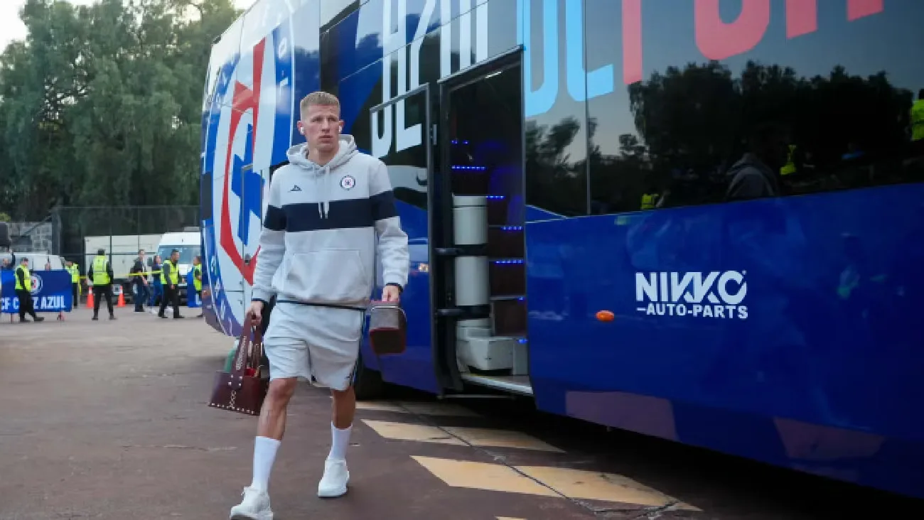 Mateusz Bogusz en acción durante su etapa en Cruz Azul.