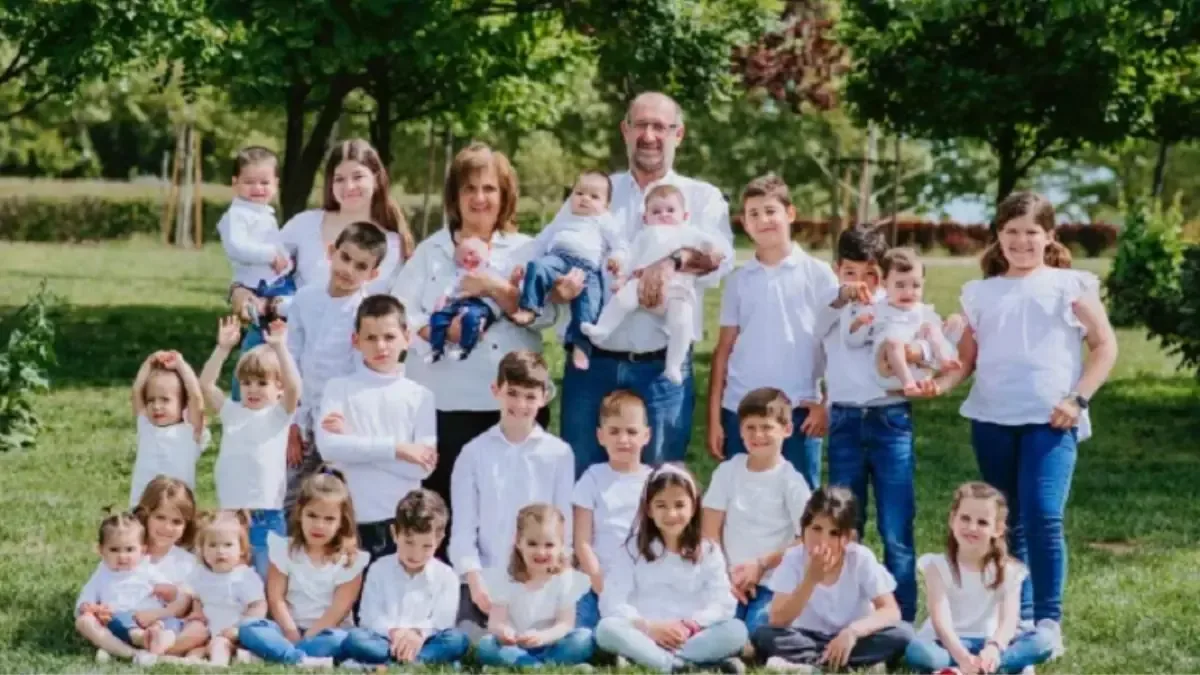 Paloma y Luis Ángel comparten su experiencia como padres de una familia numerosa que desafía las normas sociales.