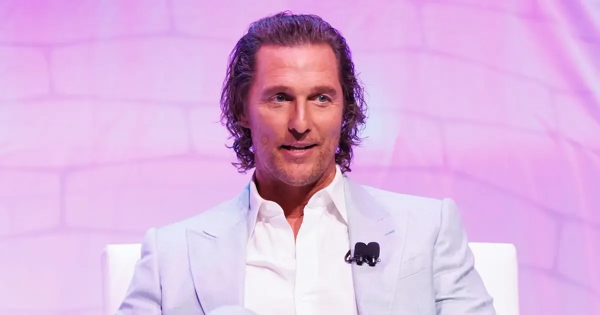 Matthew McConaughey durante un evento de su fundación Just Keep Livin.