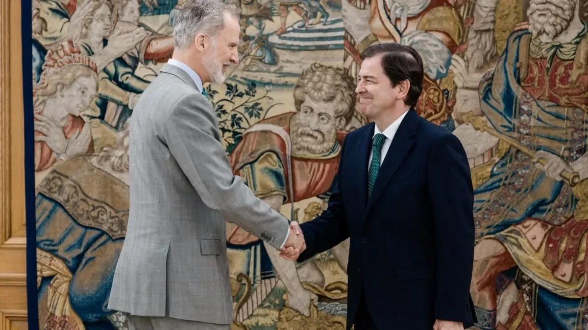 El presidente autonómico se reúne con el Rey tras su reelección y expresa su compromiso con la Corona.